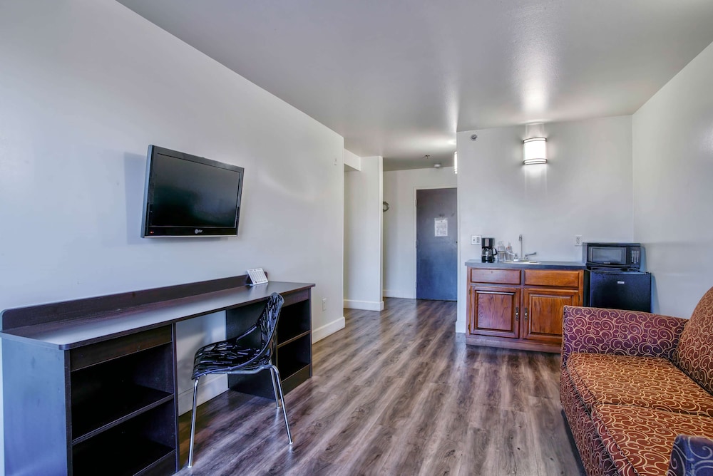 Motel6 Hesperia, CA - West Main Street - I-15 38/60