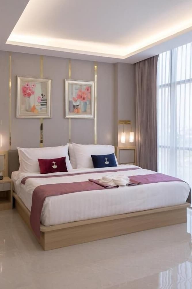 Elegant Bangkok Hotel 10/50