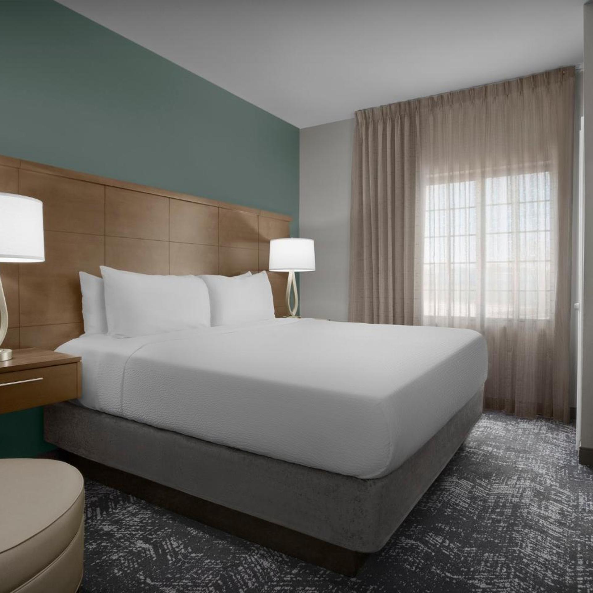 1 Bedroom, Suite, King Bed, Dining Area, Kitchen