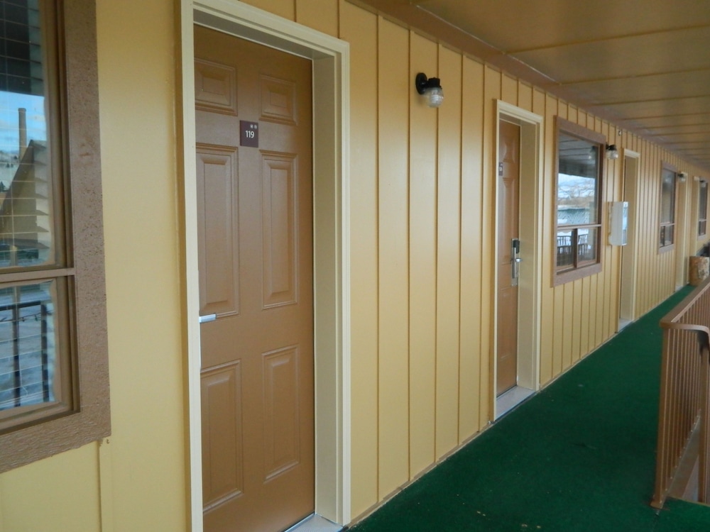 Country Motor Inn 28/64