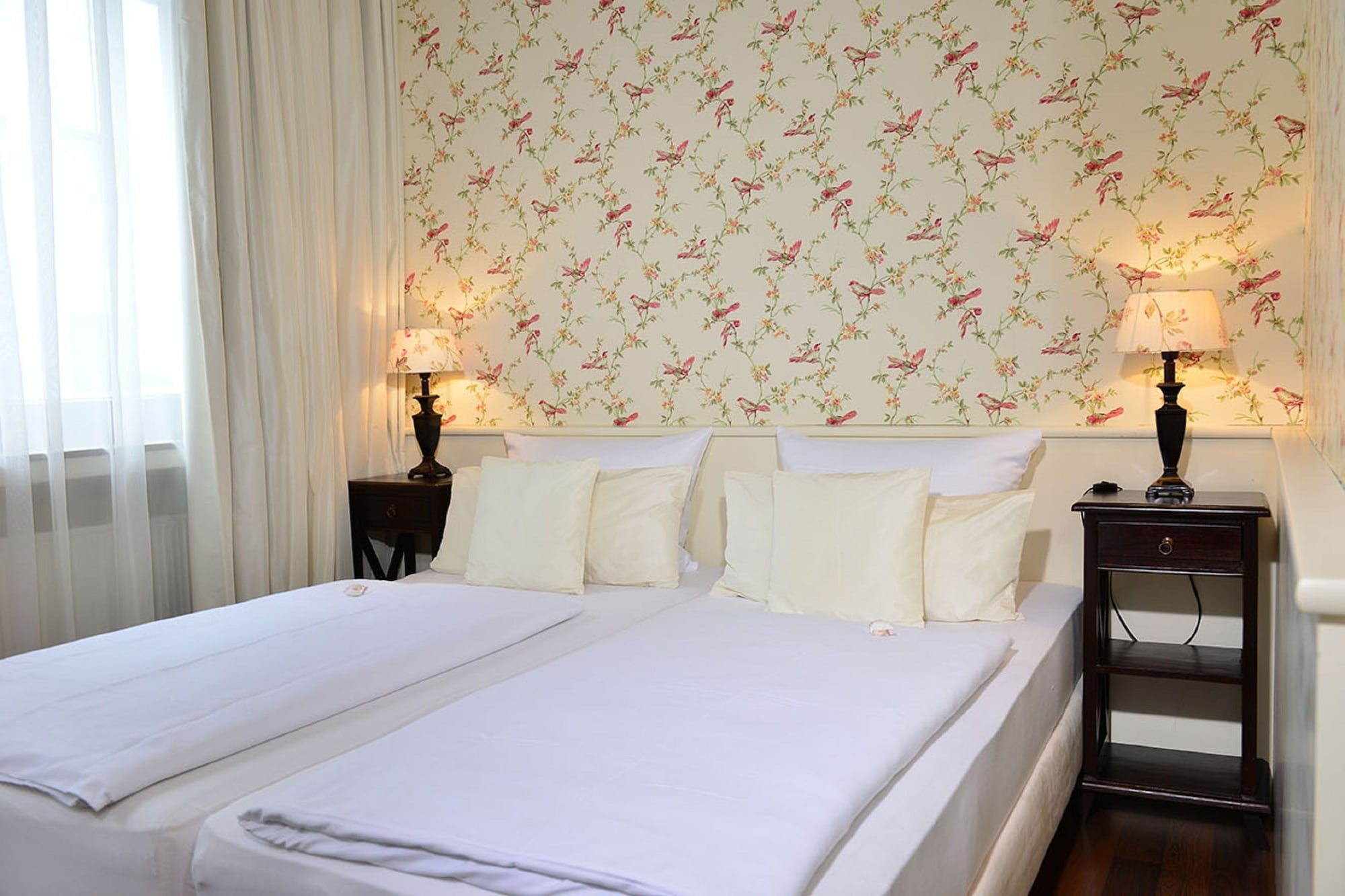 SUPERIOR, DOUBLE OR TWIN BED
