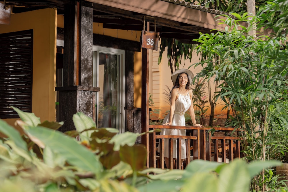Home Phutoey River Kwai Hotspring & Nature Resort