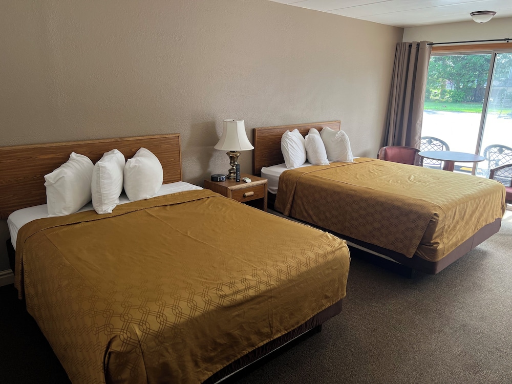 Room, 2 Queen Beds, Pet Friendly, South Building