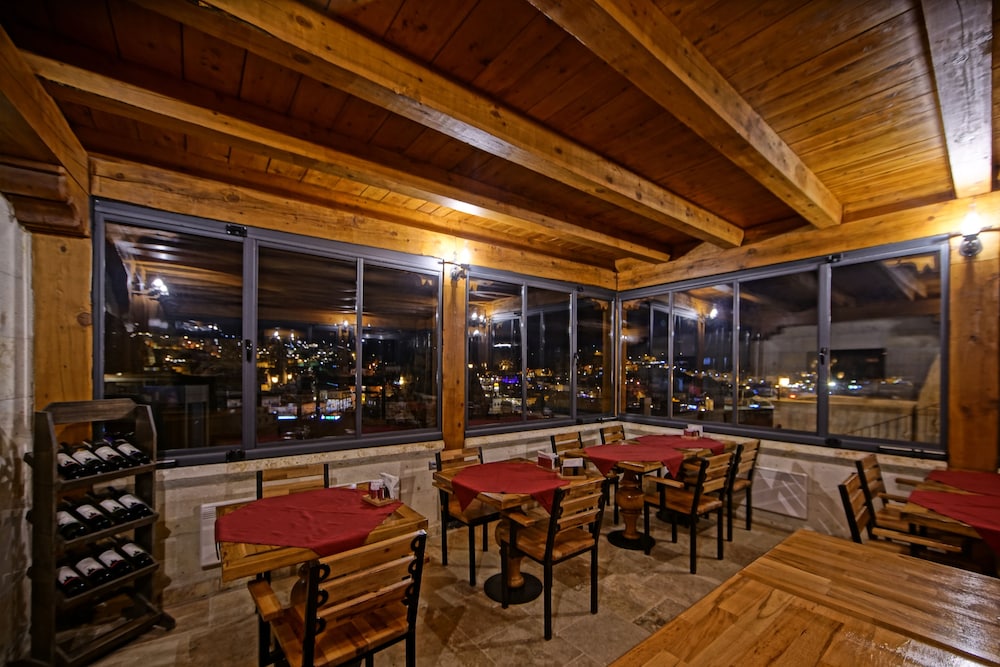 Apex Cave Hotel 52/61