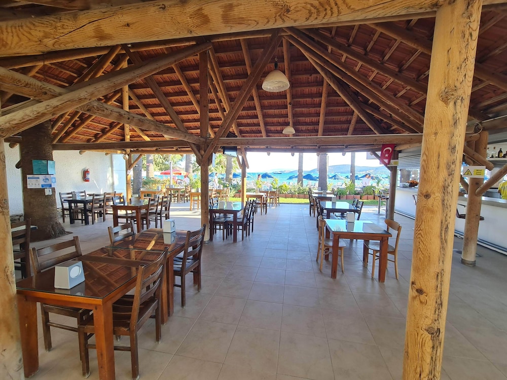 Nagi Beach Hotel 42/70