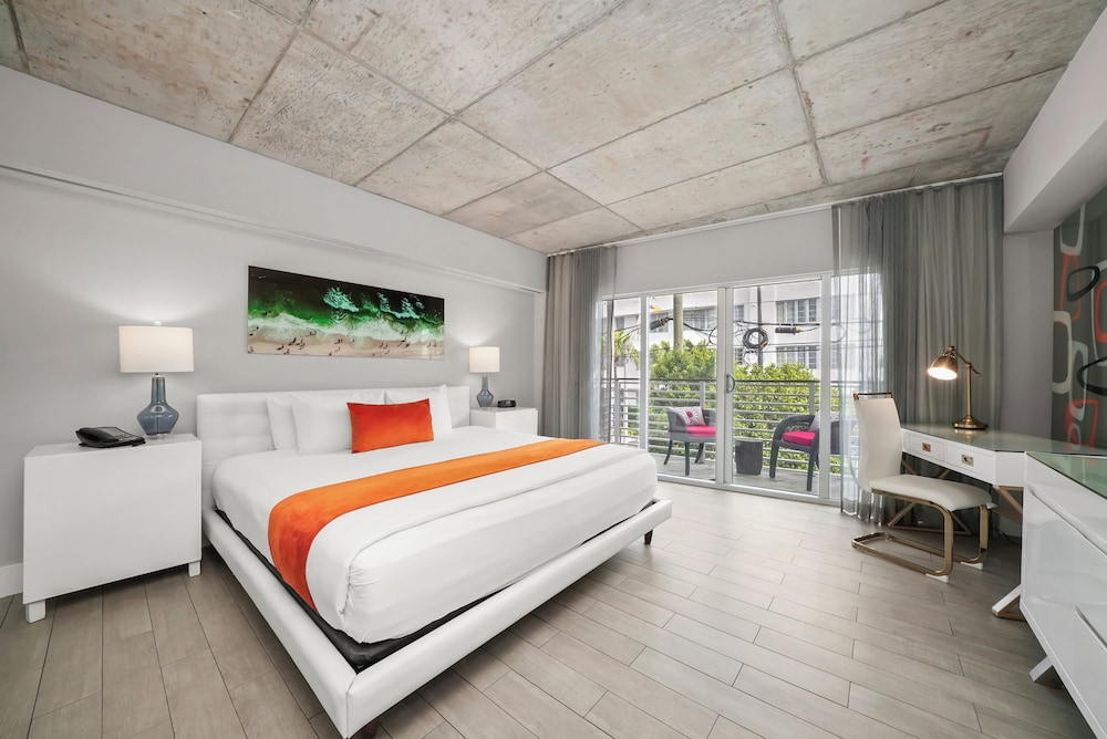 SUPERIOR, QUEEN BED, BALCONY