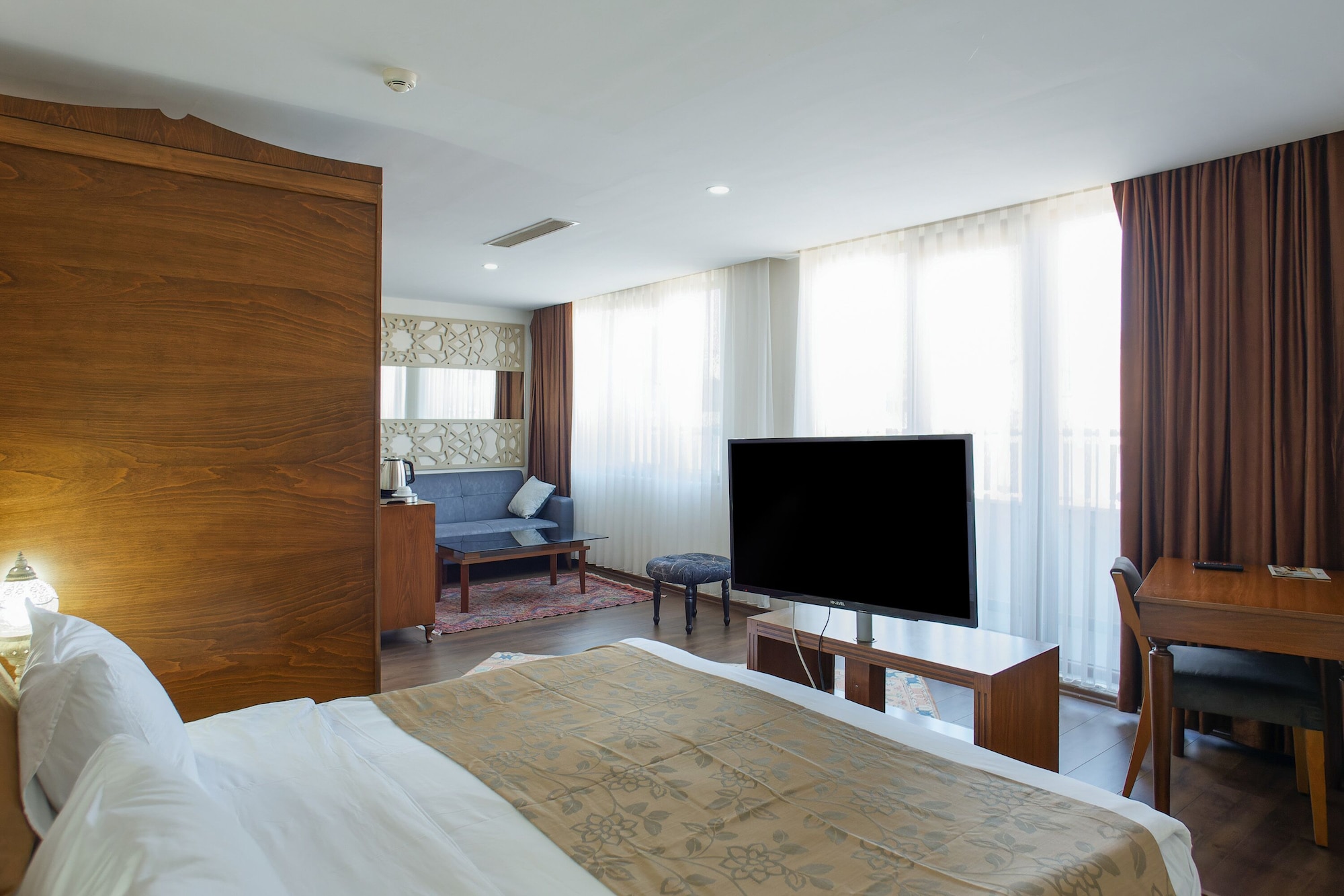 SUPERIOR, KING BED, CITY VIEW
