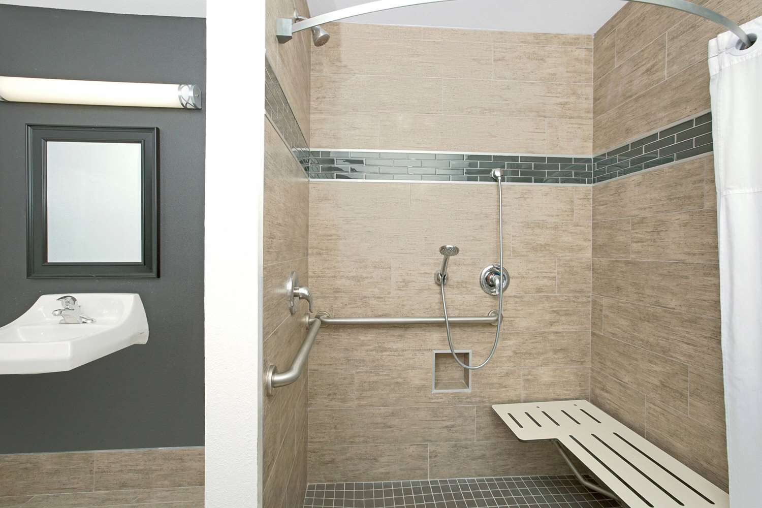 Travelodge By Wyndham LAX South 21/22
