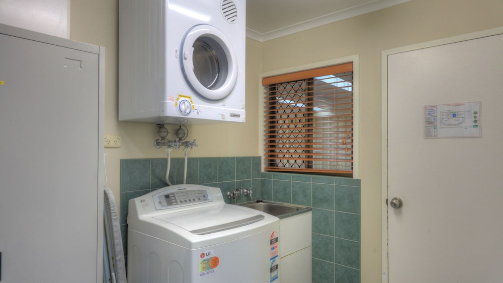 ATHERTON HINTERLAND MOTEL 25/40