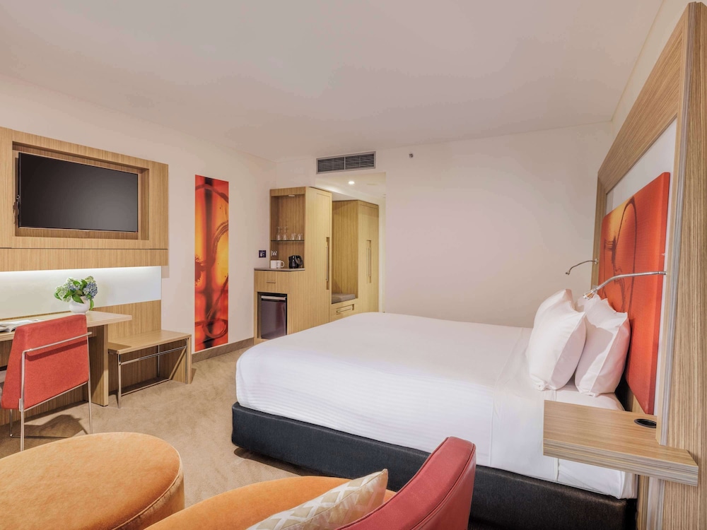 SUPERIOR, KING BED, ACCESSIBLE