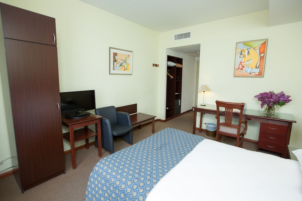 EUROPE HOTEL 7/55