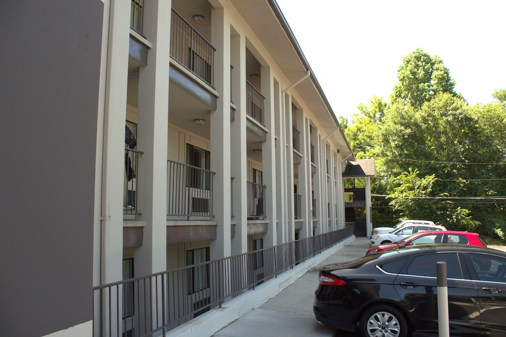 University Inn At Emory 1/34