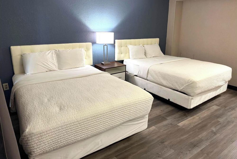 Twin City Inn & Suites Benton Harbor - St. Joseph 17/47
