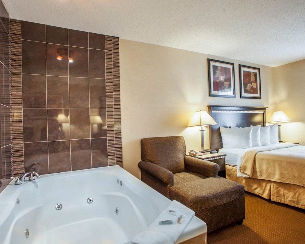 Quality Inn Aurora Naperville Area 20/41