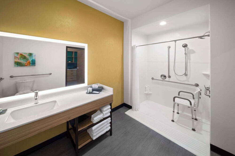 La Quinta Inn & Suites by Wyndham El Paso East Loop-375 27/27