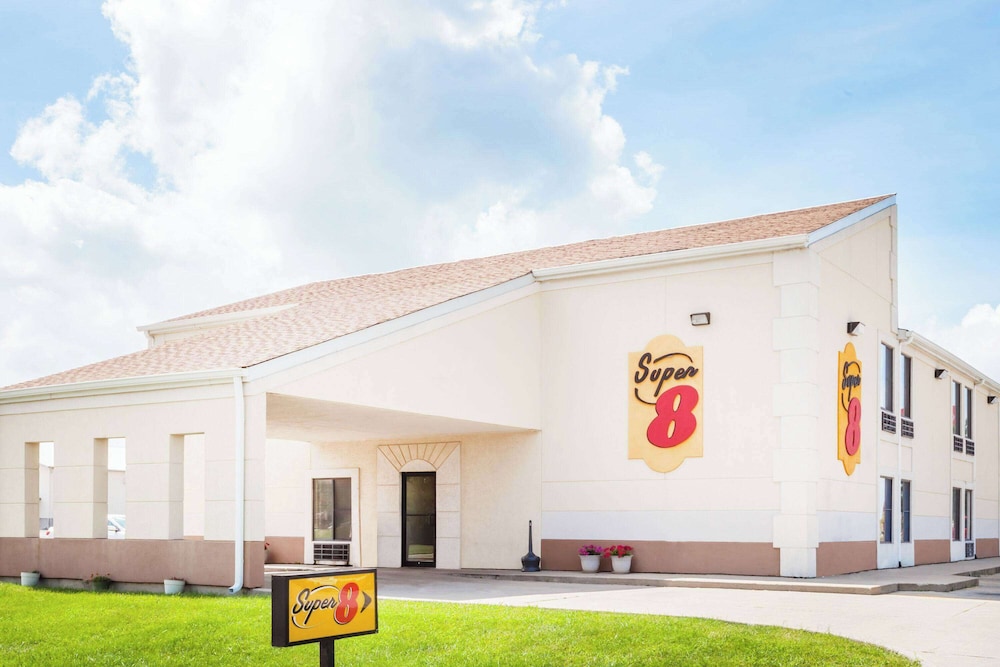 Super 8 by Wyndham Lincoln IL 3/44