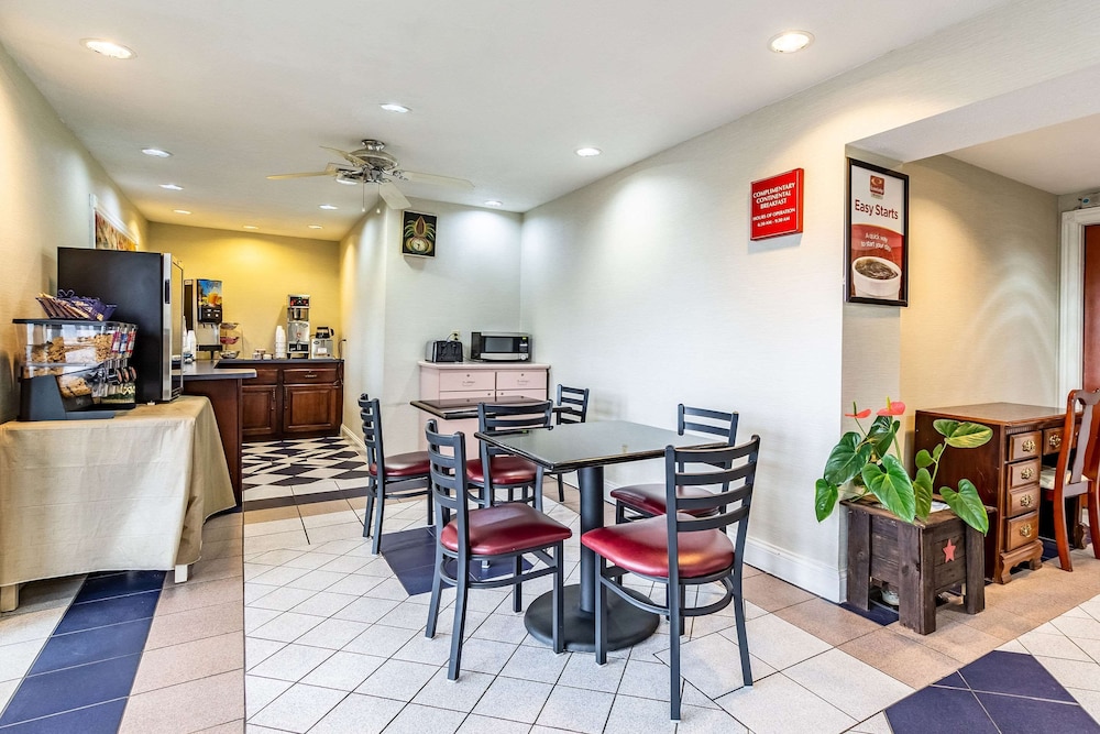Econo Lodge Berea 28/37