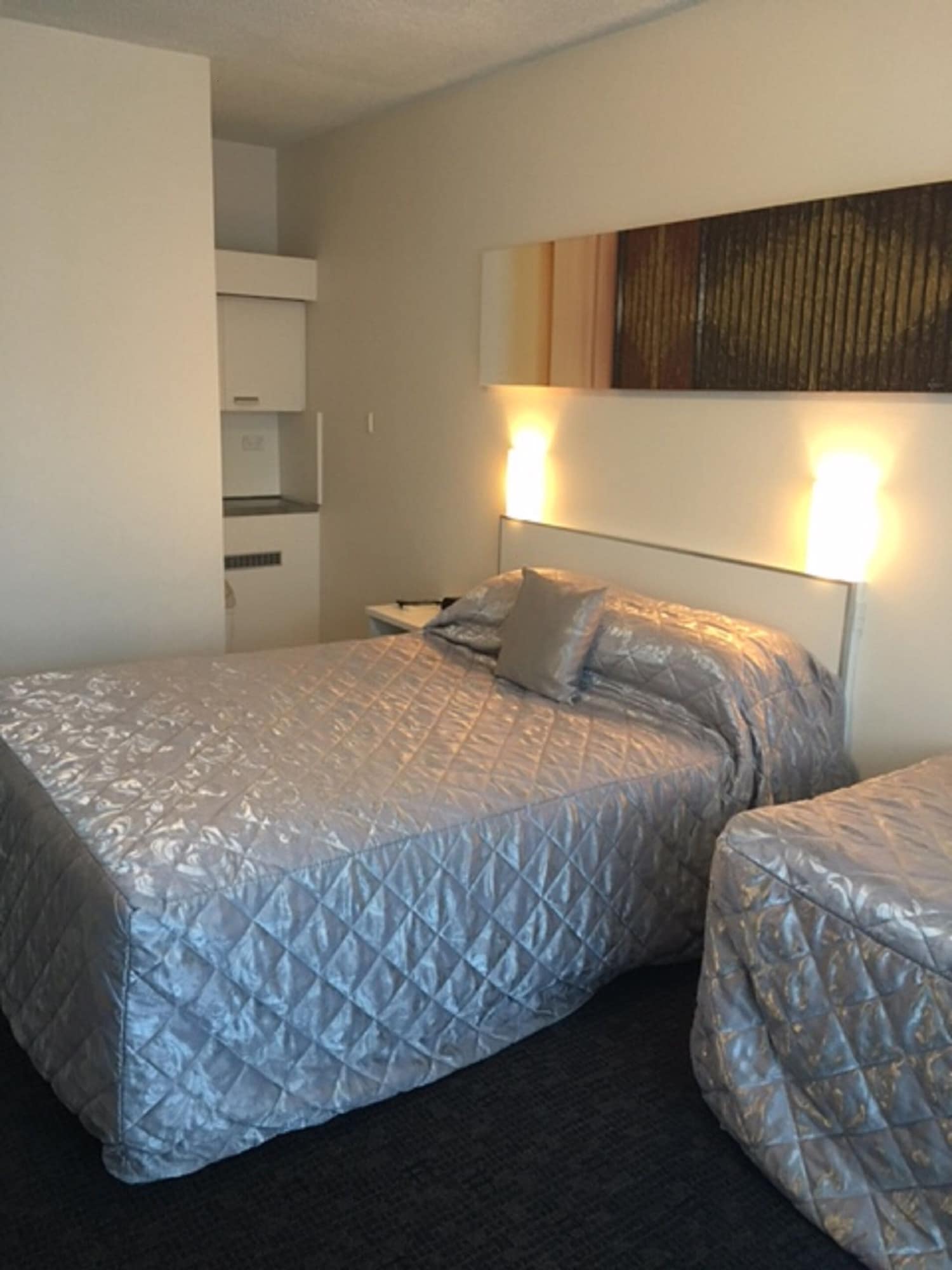 ROOM, TWIN BEDS