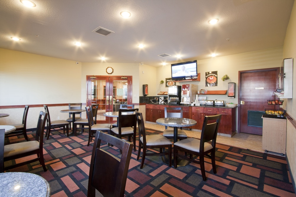 Foxwood Inn & Suites 42/51