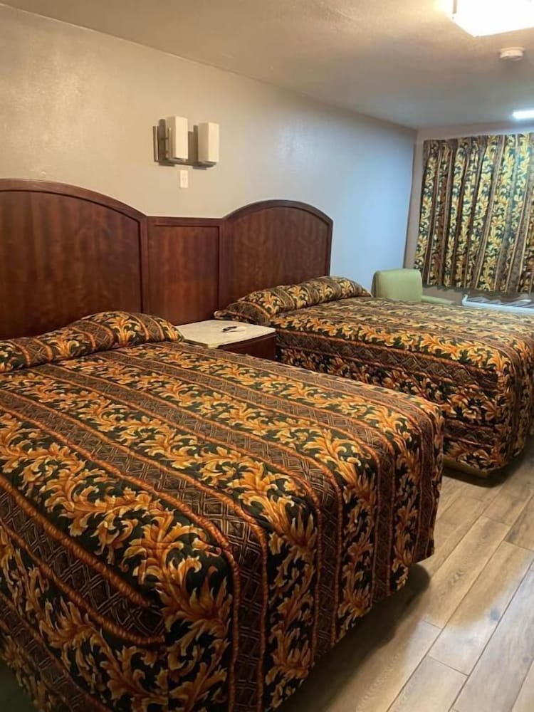 Regency Inn Norco 16/42