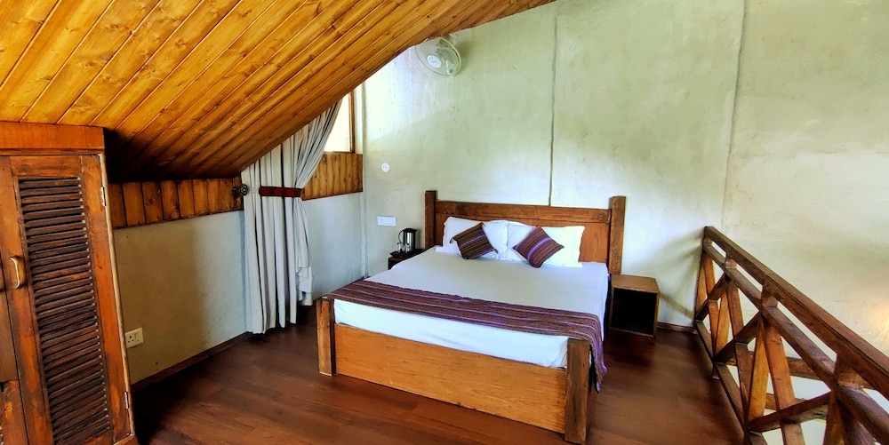 HERITAGE VILLAGE RESORT 15/77