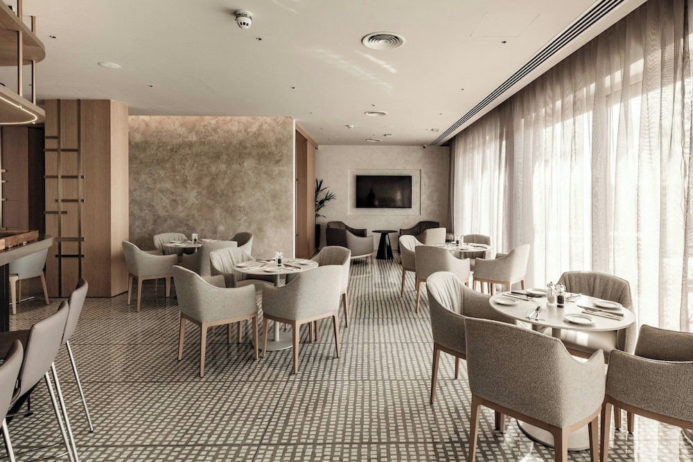 AC Hotel St. Julian's 33/40