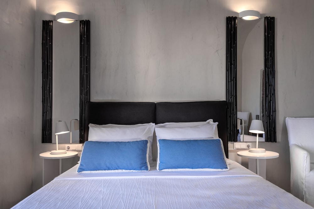 Mythical Blue Luxury Suites 12/50