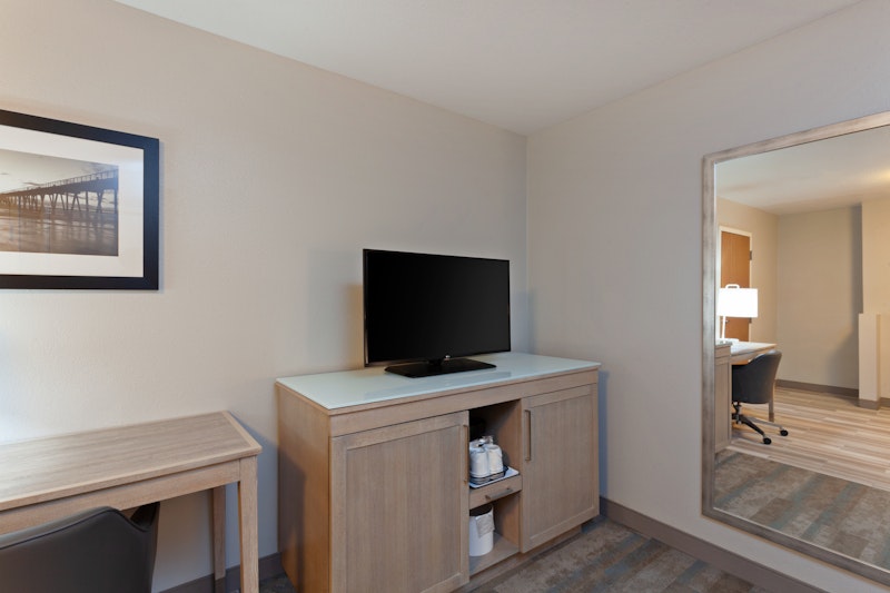 Hampton Inn and Suites Hermosa Beach 41/43