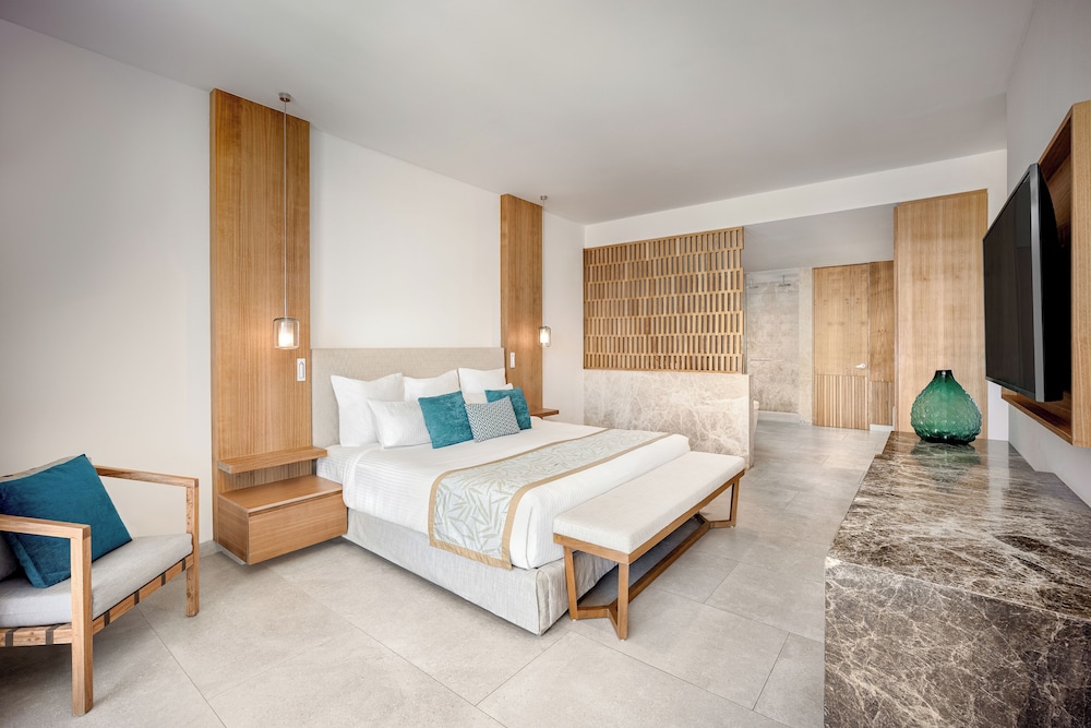 Preferred Club, Suite, King Bed, Panoramic View