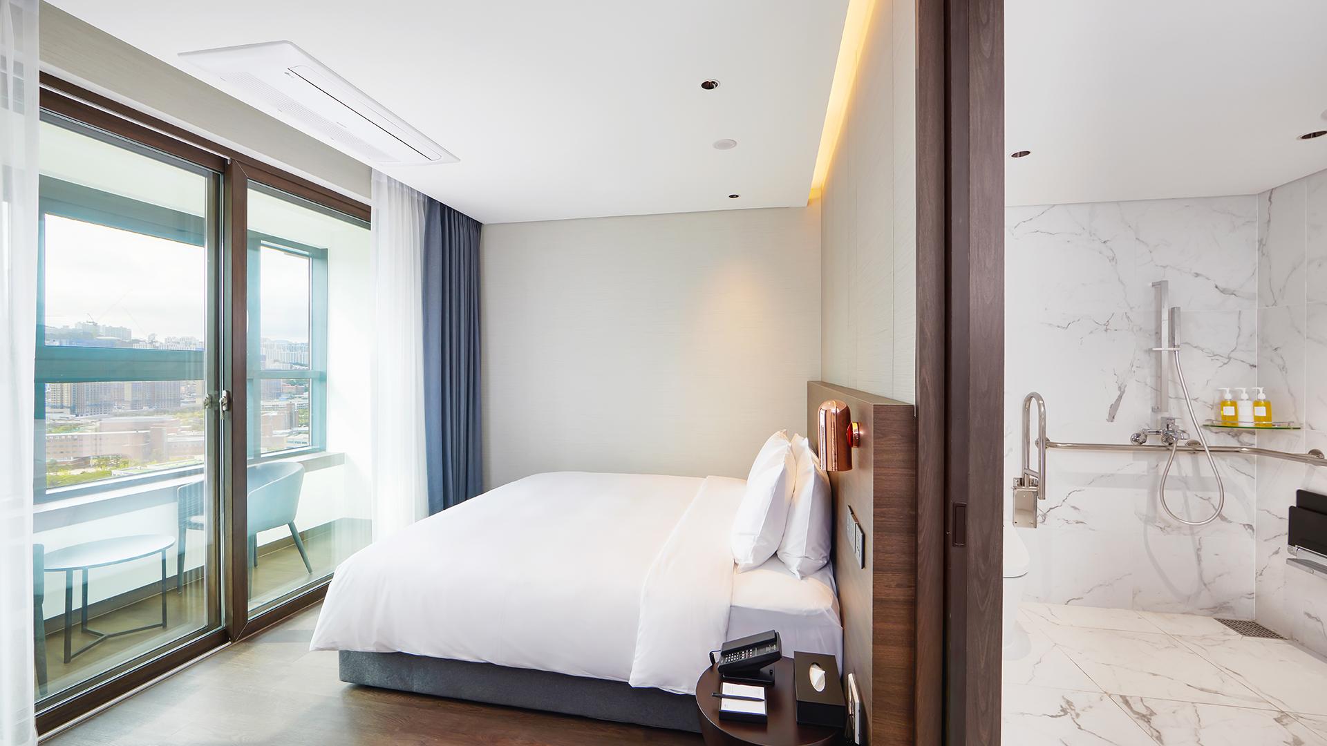 Premier, King Bed, Accessible