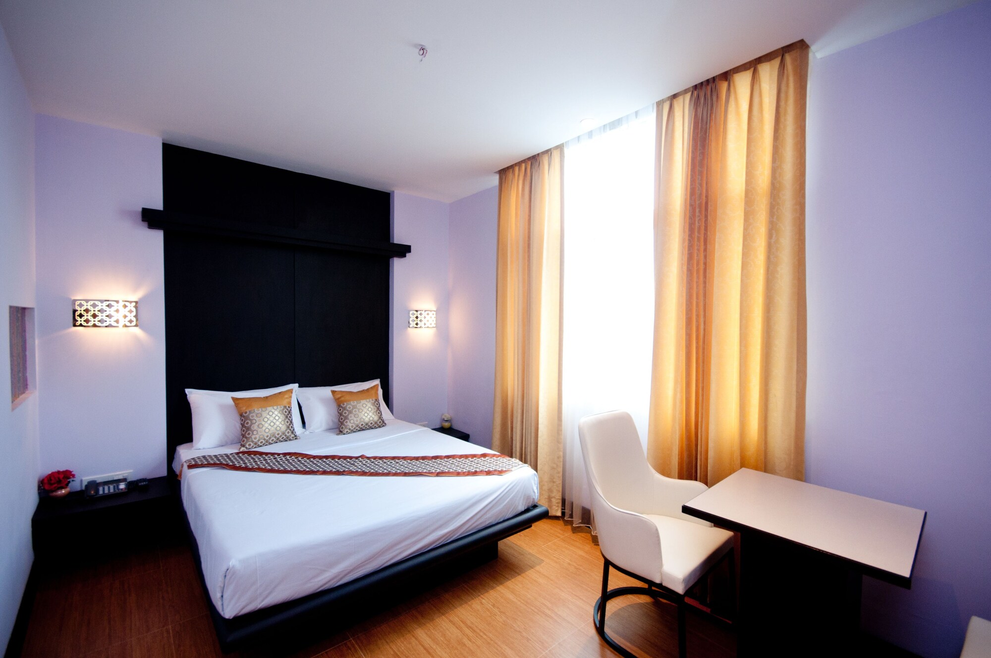 DELUXE, DOUBLE BED