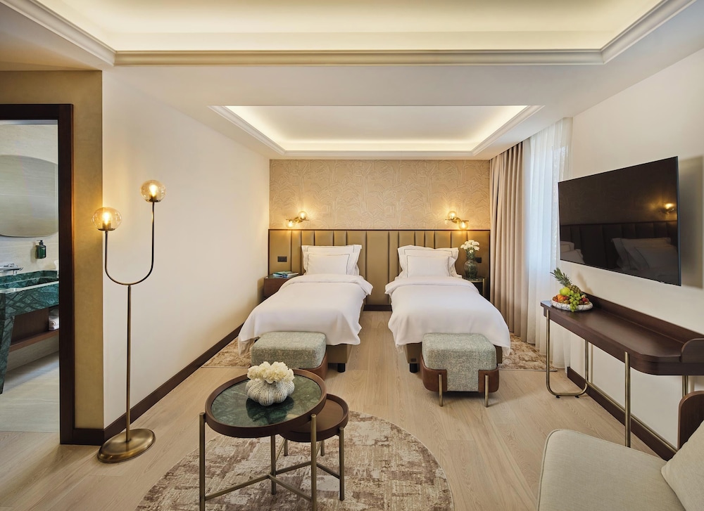 PREMIUM, DOUBLE OR TWIN BED, BALCONY