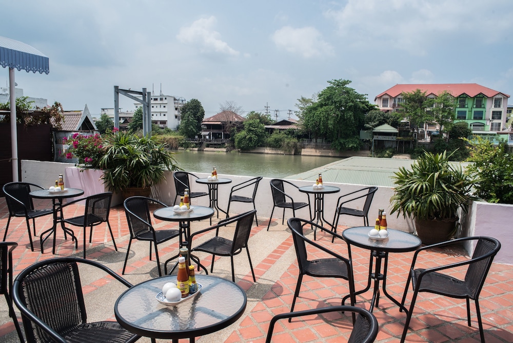 Ayothaya Riverside Hotel 40/51
