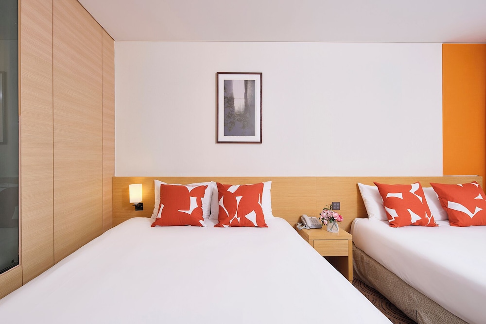 SUPERIOR, DOUBLE OR TWIN BED