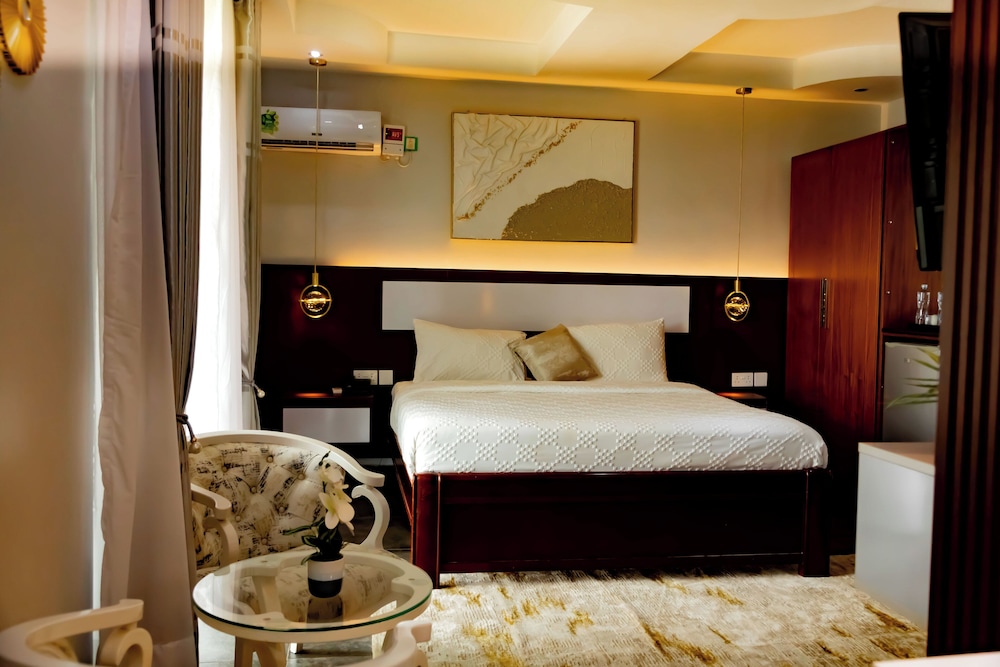 EXECUTIVE, KING BED