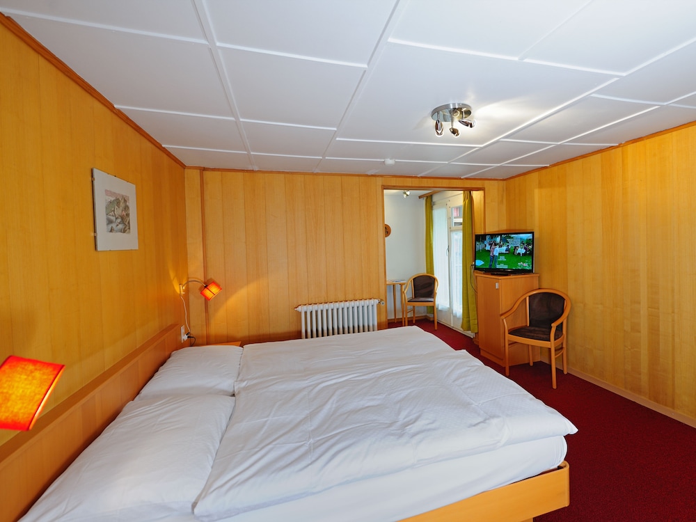 ROOM, DOUBLE BED