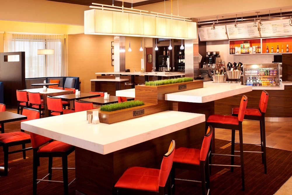 Comfort Inn and Suites Arlington Heights Wilke Rd 46/69