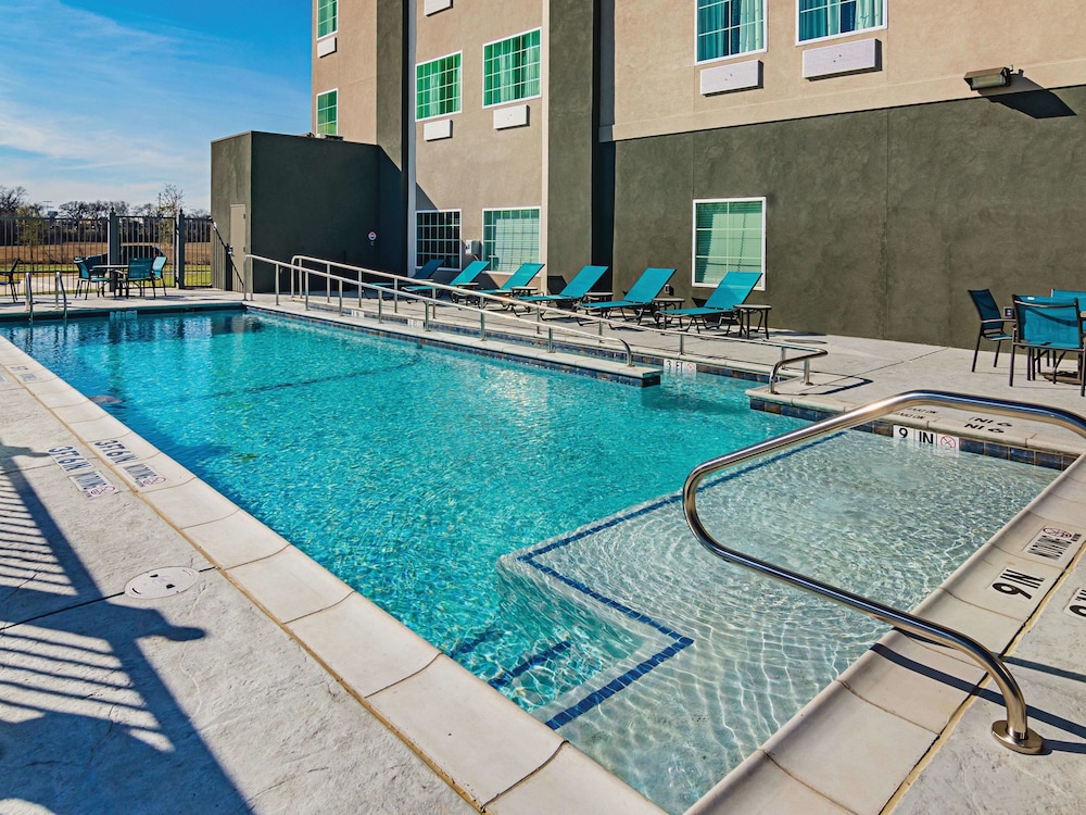 La Quinta Inn Suites By Wyndham Dallas Wylie 32/44