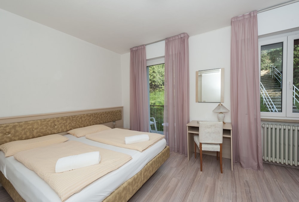 Hotel Villa Carmen 7/50