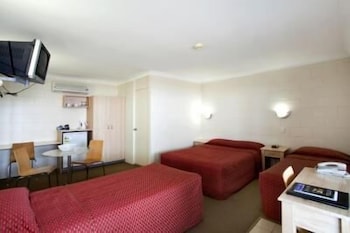 NAMBOUR LODGE MOTEL 18/37