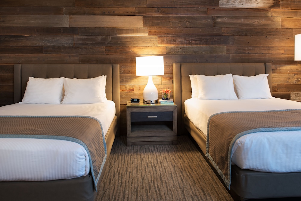 STANDARD, 2 QUEEN BEDS