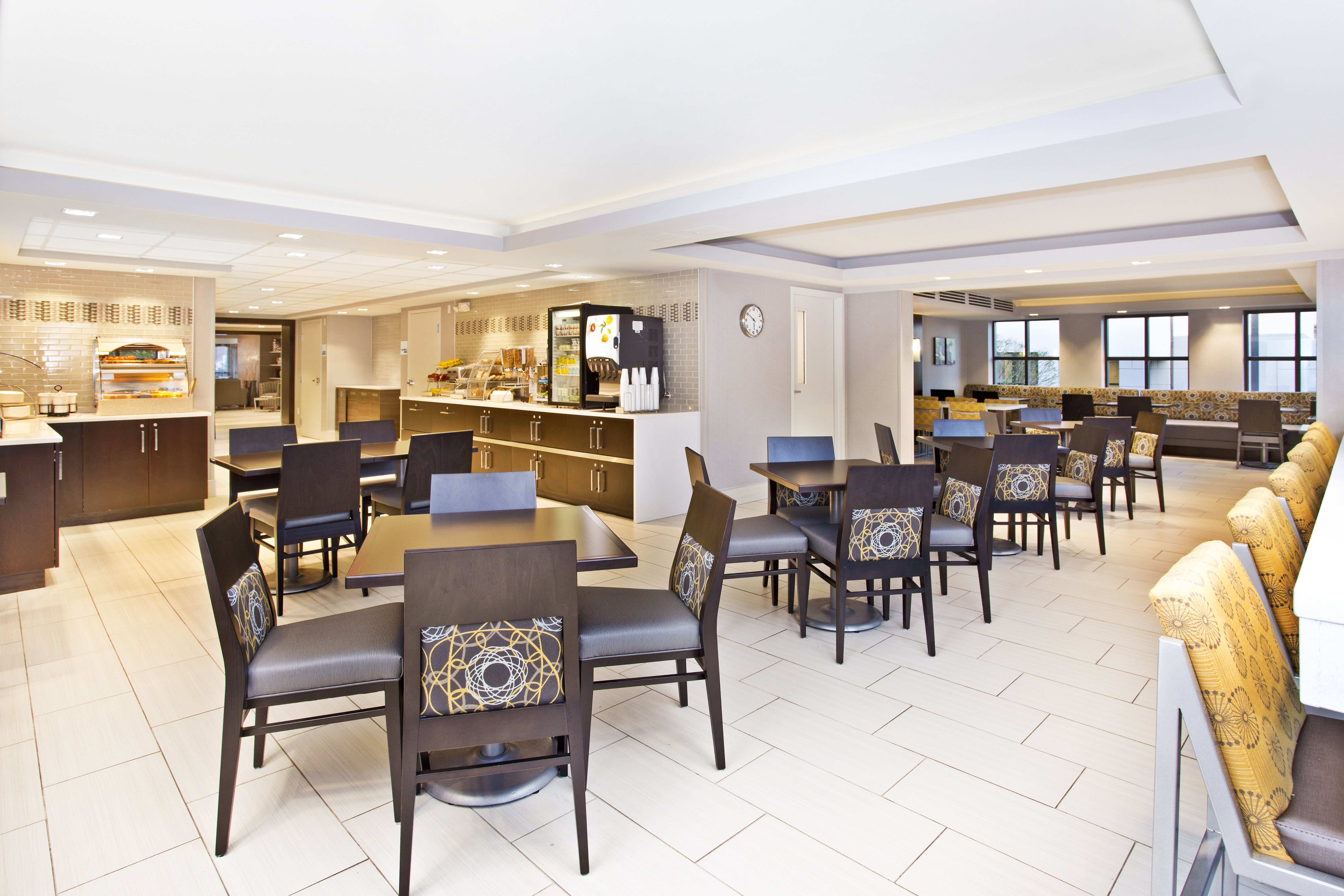 Holiday Inn Express Boston-Waltham 32/44