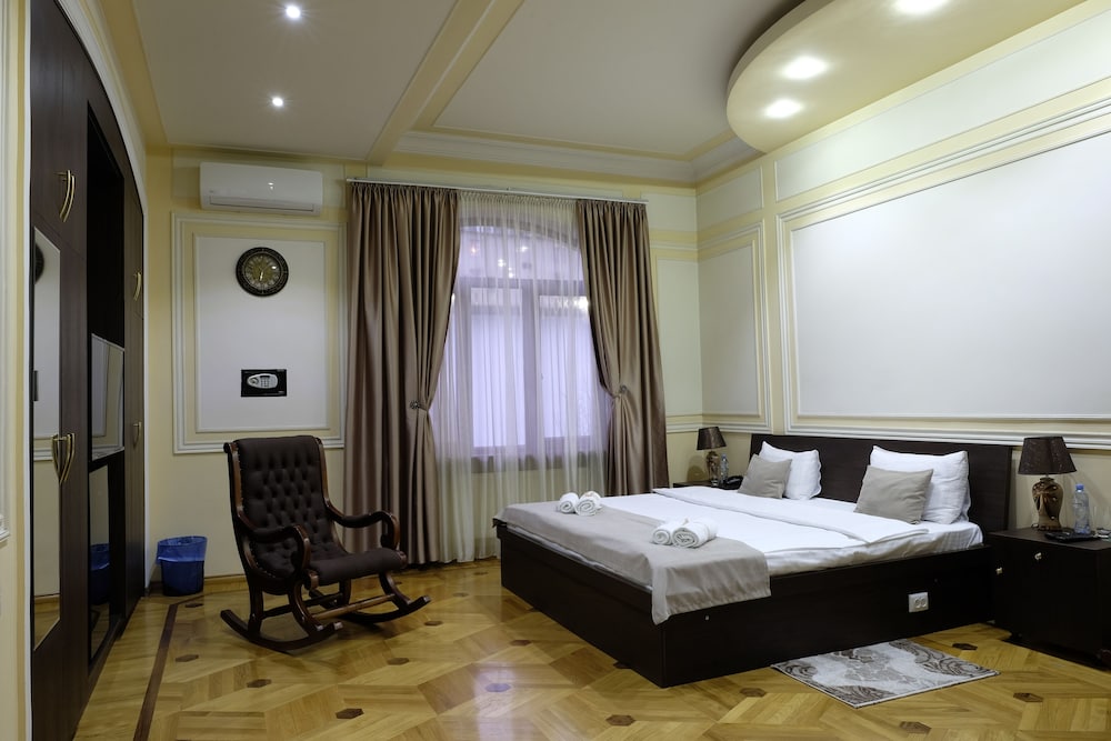Hotel S&L 10/49
