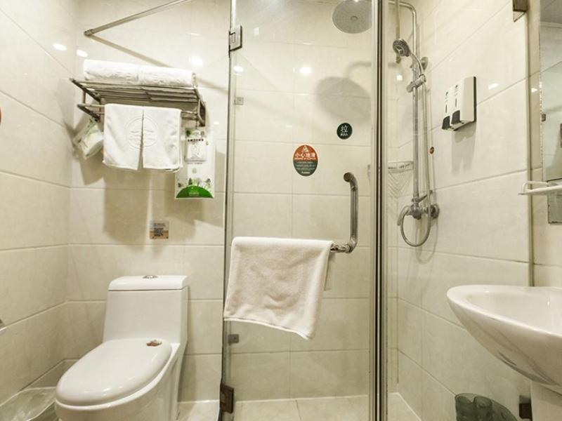 GreenTree Inn Linyi Yishui County Tianshe Huayuan Express Hotel 52/62