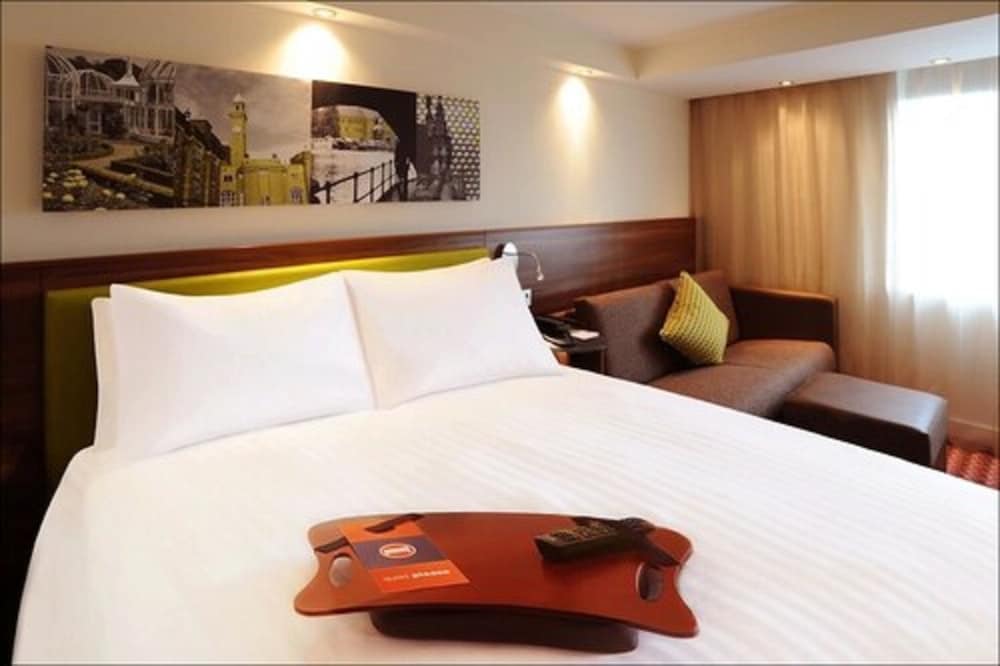 HAMPTON BY HILTON LONDON LUTON AIRPORT 14/50