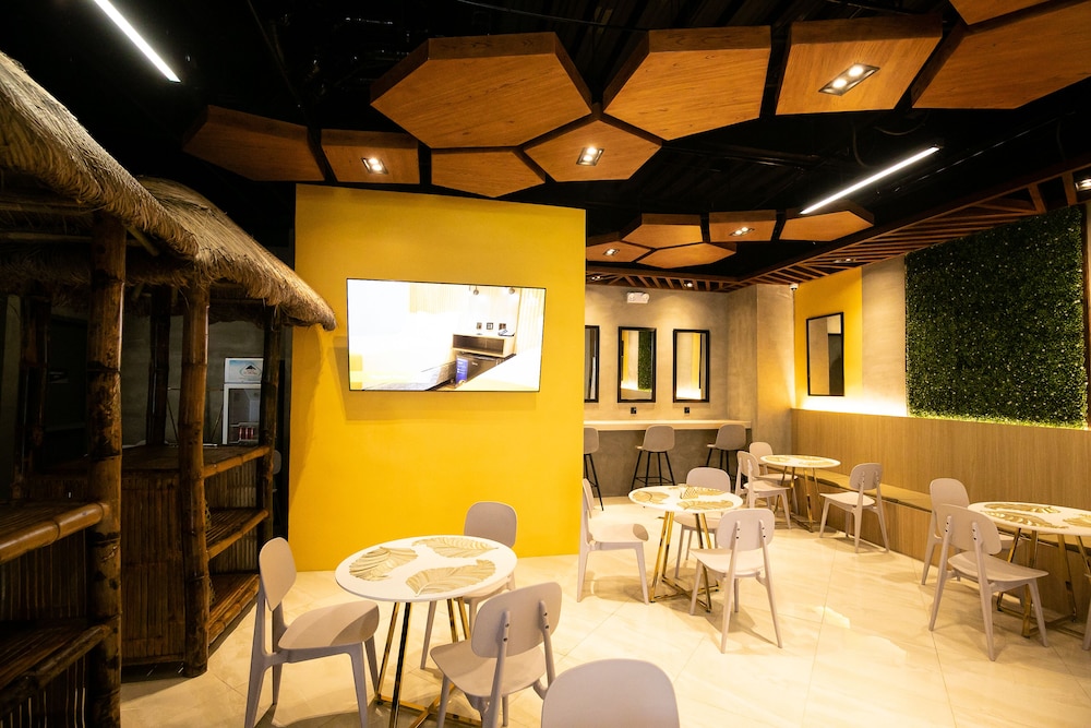 CITY POD HOTEL 30/40