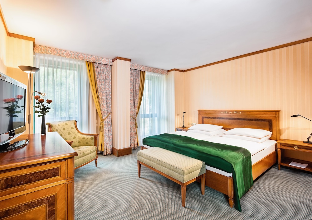 Best Western Premier Grand Hotel Russischer Hof 30/67