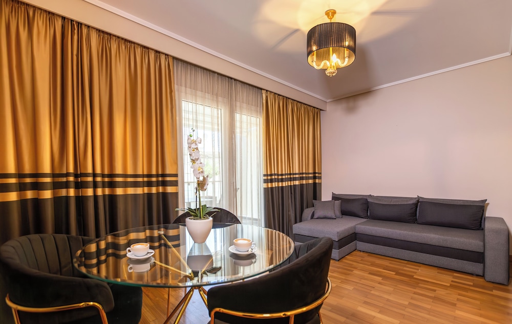 Ilisia Hotel 50/68