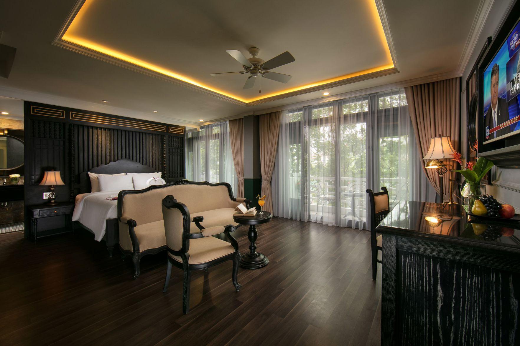 غرفة بريميوم بسرير مزدوج بإطلالة على المدينة بشرفة، Golden Holiday Hoi An Hotel 2/2