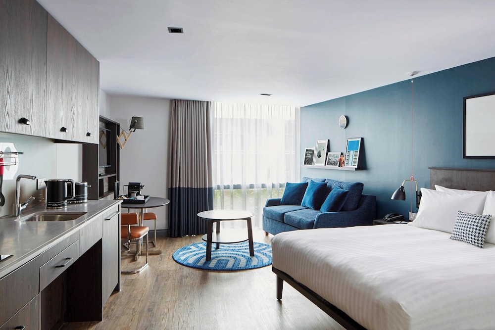 STUDIO, SUITE, DOUBLE BED
